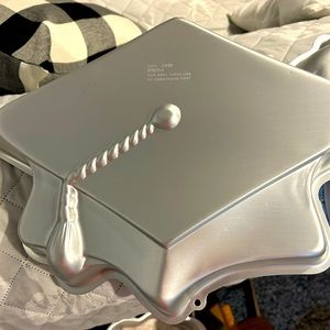 Graduation cap Wilton cake pan
